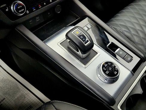 Used 2023 Mitsubishi Outlander SEL 40th Anniversary AWD/4WD image 17