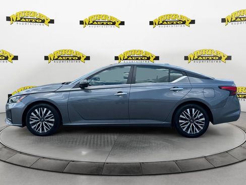 Used 2024 Nissan Altima 2.5 SV FWD image 2