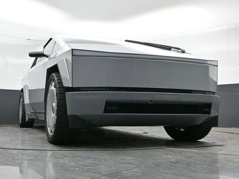 Used 2024 Tesla Cybertruck AWD Crew Cab image 42