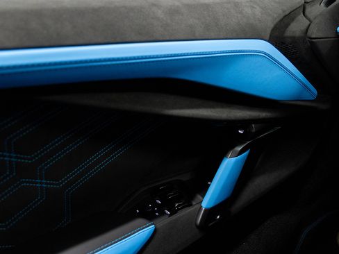 Used 2025 Lamborghini Revuelto image 42