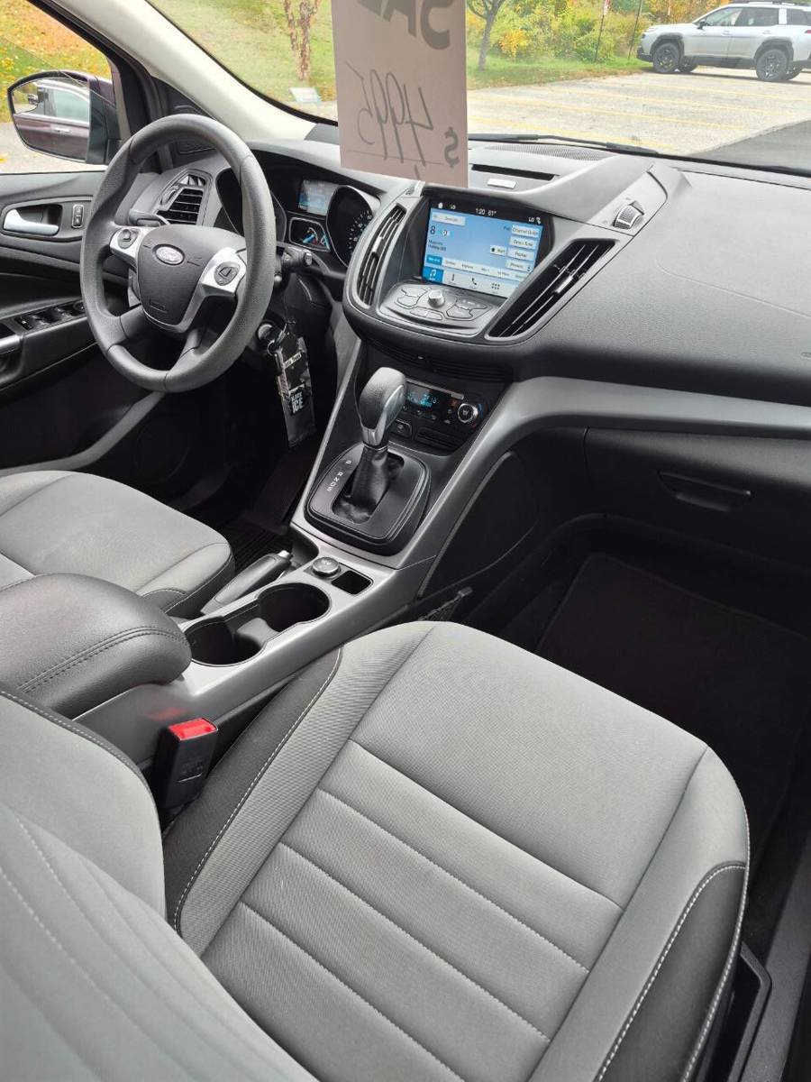 Used 2016 Ford Escape SE w/ Equipment Group 201A AWD/4WD image 10