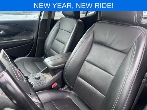 Used 2024 GMC Terrain SLT image 11