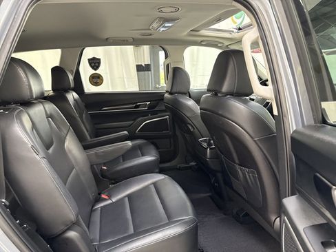 Certified 2025 Kia Telluride S FWD image 33