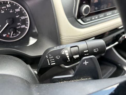 Used 2023 Nissan Rogue SV FWD image 17