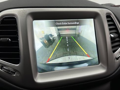 Used 2021 Jeep Compass Latitude w/ Driver Assistance Group FWD image 16