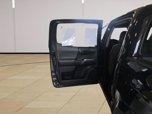 Used 2022 Toyota Tacoma SR5 AWD/4WD image 27