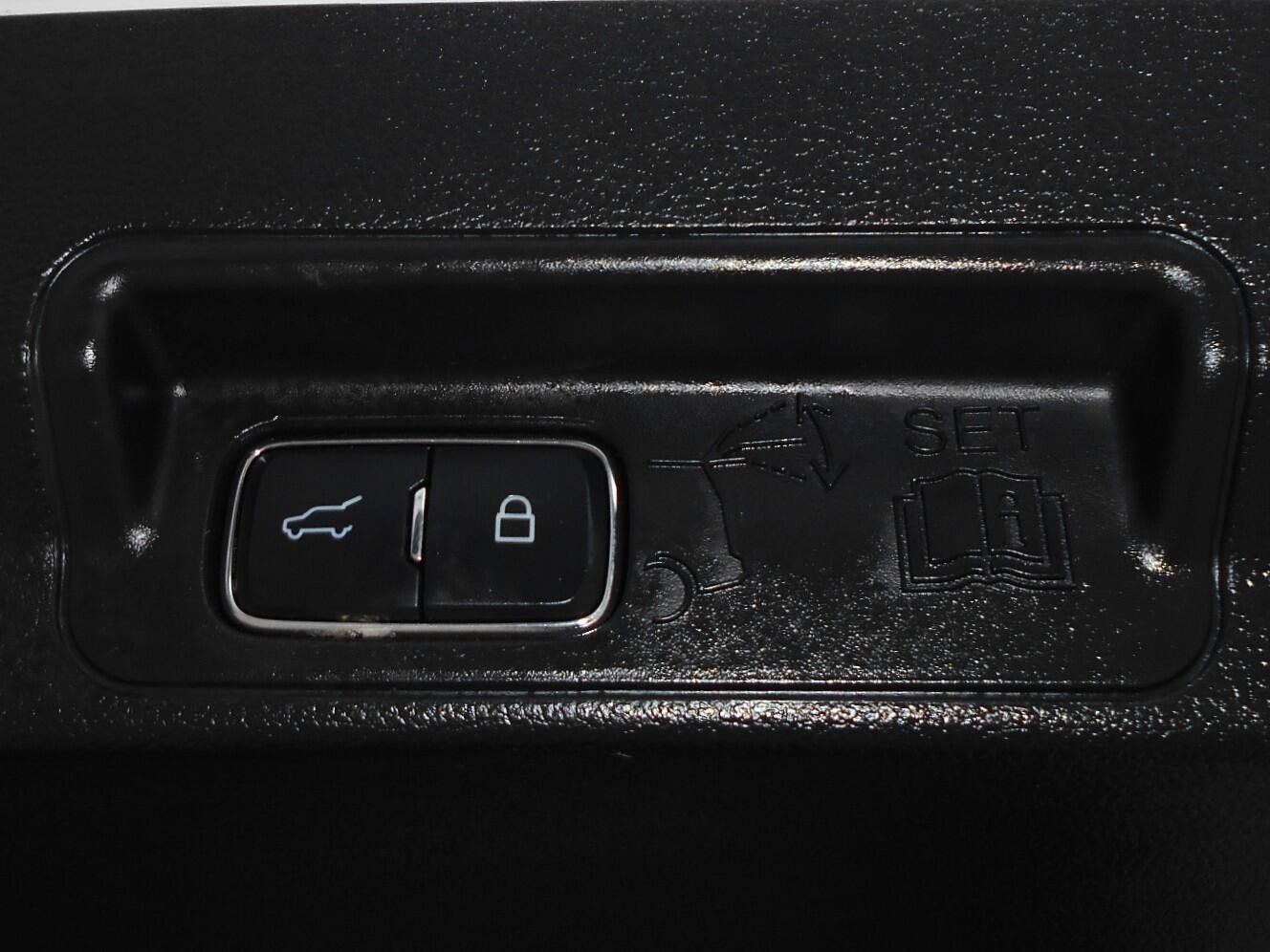 Used 2025 Ford Explorer ST AWD/4WD image 14
