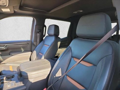 Used 2025 GMC Sierra 1500 AT4 w/ AT4 Premium Package AWD/4WD image 9