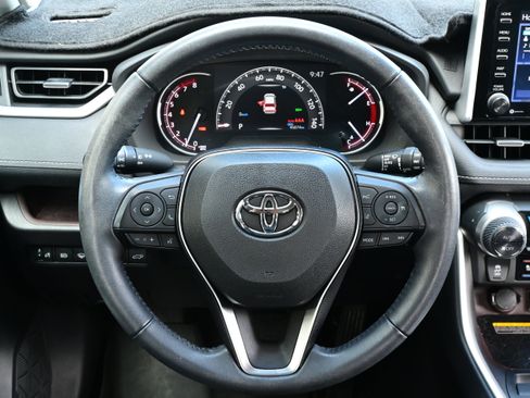 Used 2019 Toyota RAV4 Limited w/ Advanced Technology Package AWD/4WD image 17