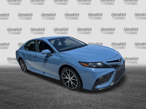 Used 2024 Toyota Camry SE FWD image 2