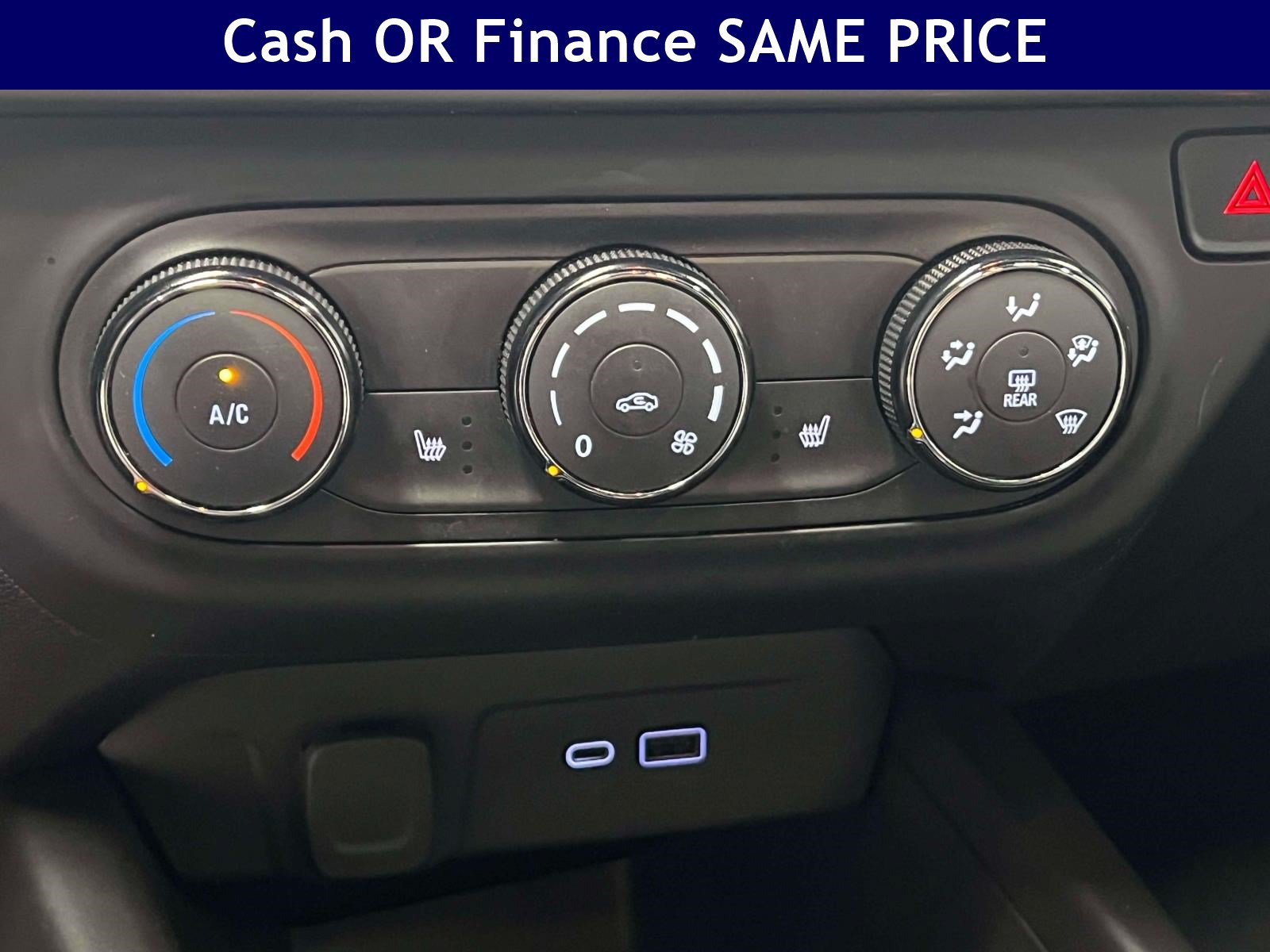 Used 2024 Chevrolet Trax RS w/ Sunroof Package FWD image 22