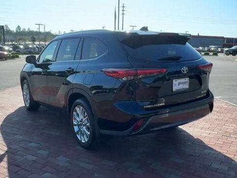 Used 2022 Toyota Highlander Limited AWD/4WD image 9