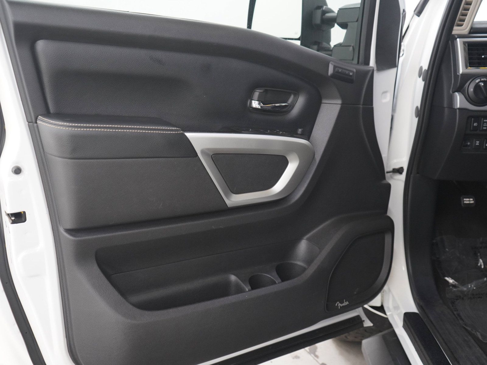 Used 2019 Nissan Titan PRO-4X w/ Pro-4x Convenience Package AWD/4WD image 18