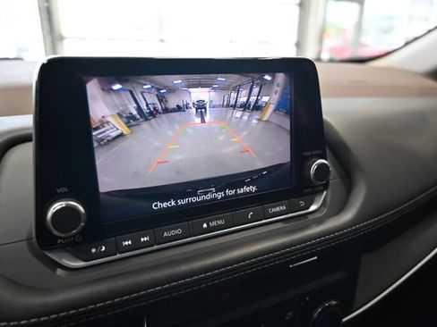 Used 2023 Nissan Rogue S AWD/4WD image 16