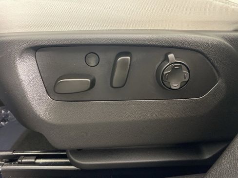 Used 2024 Buick Envision Avenir image 23