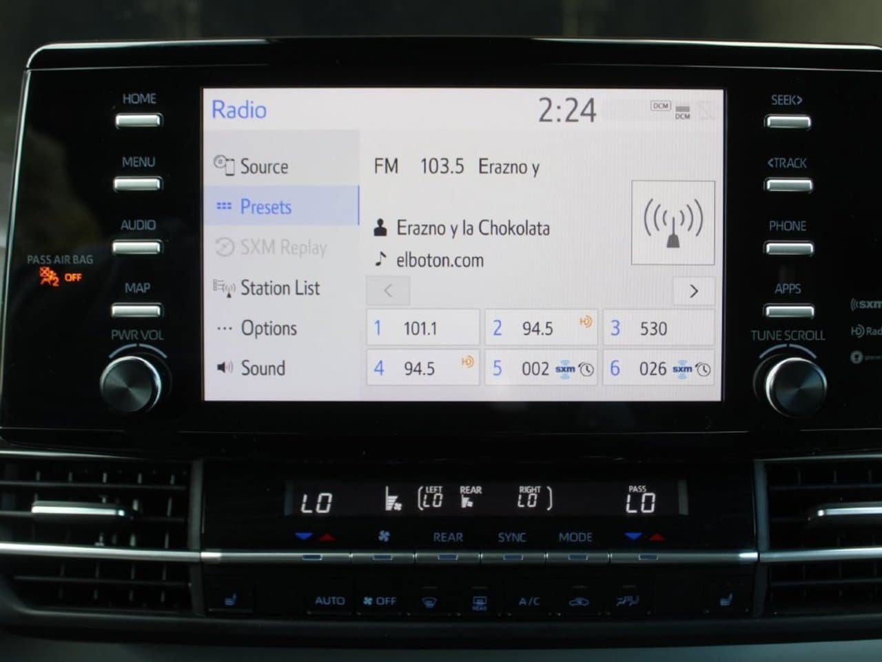 Used 2024 Toyota Sienna XLE FWD image 21