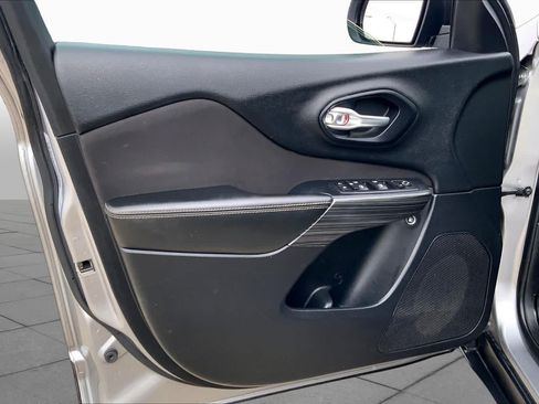 Used 2016 Jeep Cherokee Sport FWD image 22
