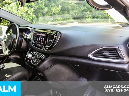 Used 2019 Chrysler Pacifica Touring Plus w/ S Appearance Package FWD image 23