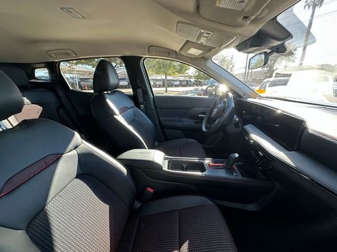 Used 2025 Nissan Kicks SR image 13