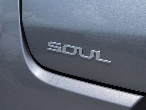 Used 2025 Kia Soul LX w/ LX Technology Package FWD image 16