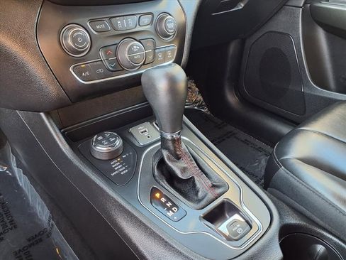 Used 2020 Jeep Cherokee Trailhawk w/ Cold Weather Group image 9