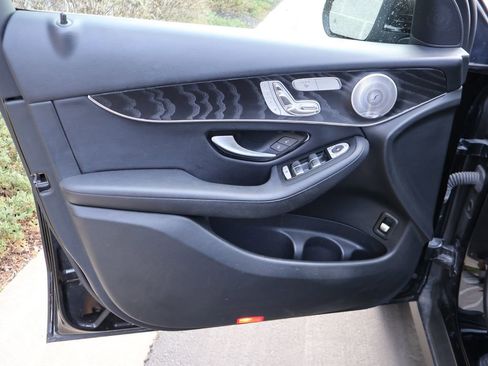 Used 2018 Mercedes-Benz GLC 300 4MATIC image 19