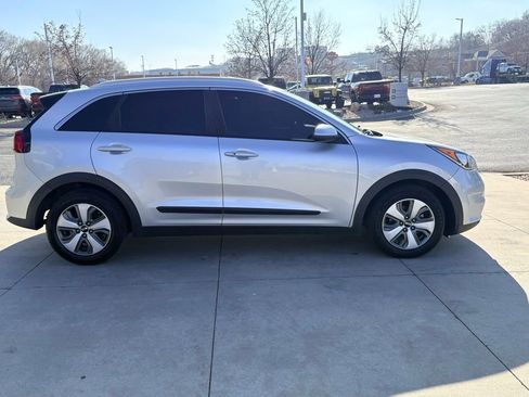 Used 2019 Kia Niro LX image 4