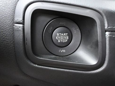 Used 2025 Jeep Wrangler Unlimited Rubicon AWD/4WD image 9