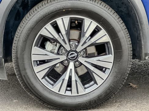 Used 2023 Nissan Rogue SV image 25