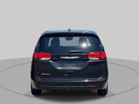 Used 2023 Chrysler Voyager LX FWD image 3