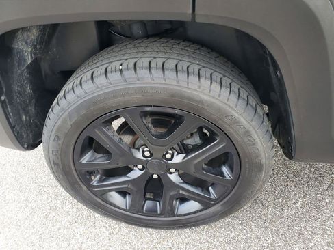 Used 2022 Jeep Renegade Altitude w/ Sun/Sound Group AWD/4WD image 34