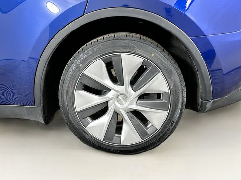 Used 2023 Tesla Model Y Long Range image 11