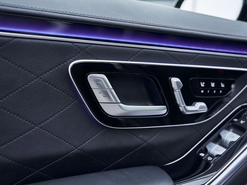 Used 2024 Mercedes-Benz S 580 4MATIC Sedan w/ AMG Line image 36