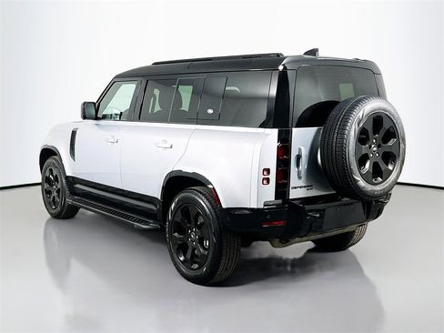 Used 2023 Land Rover Defender 110 X-Dynamic SE image 7