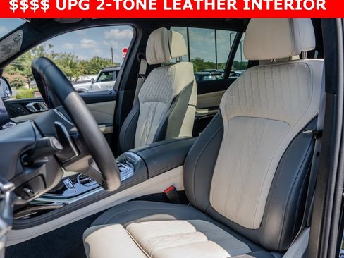 Used 2025 BMW X7 M60i image 6