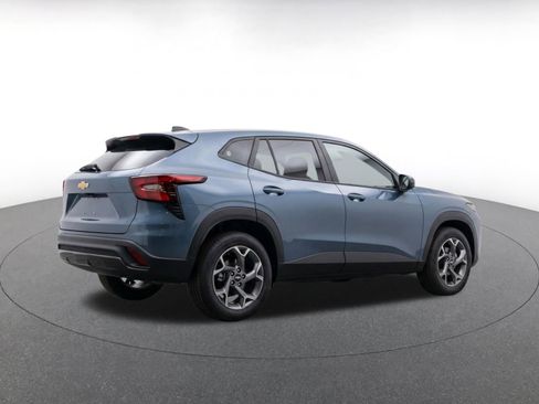 Used 2025 Chevrolet Trax LT FWD image 9