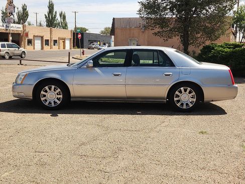 Used 2008 Cadillac DTS FWD image 2