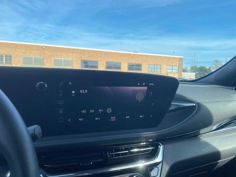 Used 2025 Buick Envista Sport Touring image 21