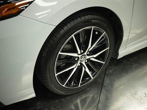 Used 2023 Toyota Camry SE w/ Convenience Package FWD image 4