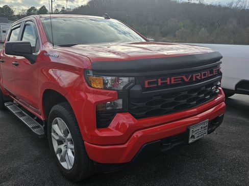 Used 2022 Chevrolet Silverado 1500 Custom image 2