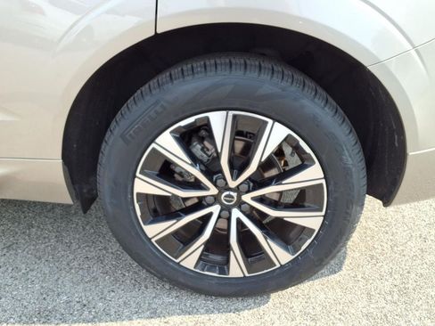 Used 2023 Volvo XC60 B5 Plus AWD/4WD image 8