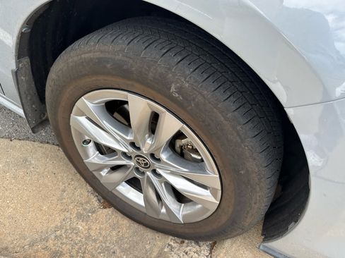 Used 2022 Toyota Sienna XLE Woodland Edition image 5