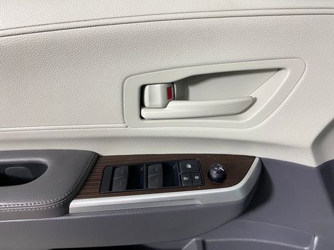 Used 2023 Toyota Sienna LE image 24