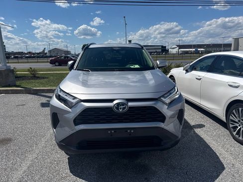Used 2023 Toyota RAV4 LE AWD/4WD image 3