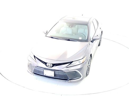 Used 2022 Toyota Camry XLE image 14