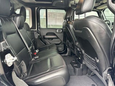 Used 2024 Jeep Wrangler Unlimited Rubicon AWD/4WD image 9