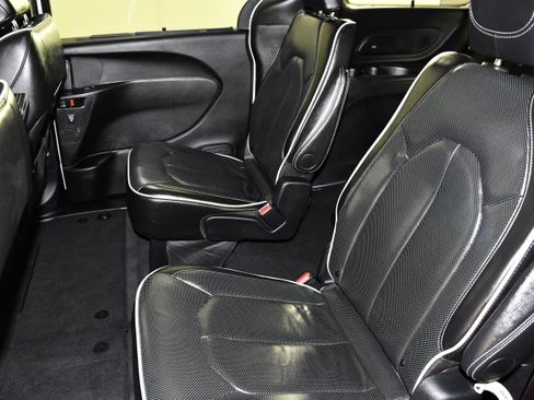 Used 2025 Chrysler Pacifica Limited FWD image 46