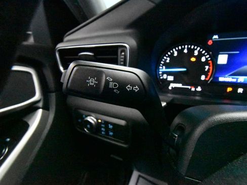 Used 2021 Ford Explorer XLT w/ Equipment Group 202A AWD/4WD image 14