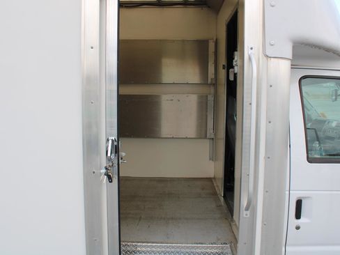 Used 2023 Ford E-450 and Econoline 450 Super Duty w/ Driver's Safety Package image 3