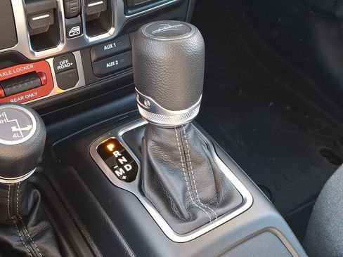 Used 2026 Jeep Gladiator Sport AWD/4WD image 11